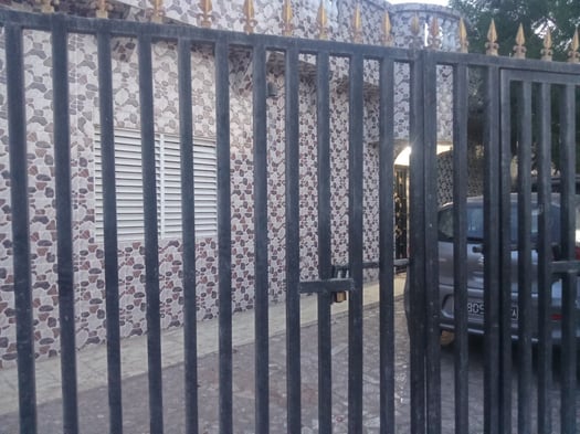 Maison F4 avec parking et 2 toilettes à Hodan 1