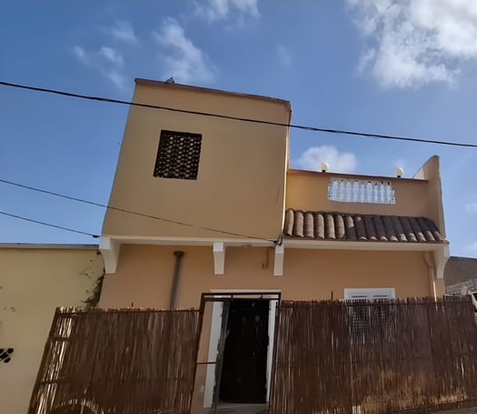 Maison F6 duplex neuf, construite récemment à Barwaqo