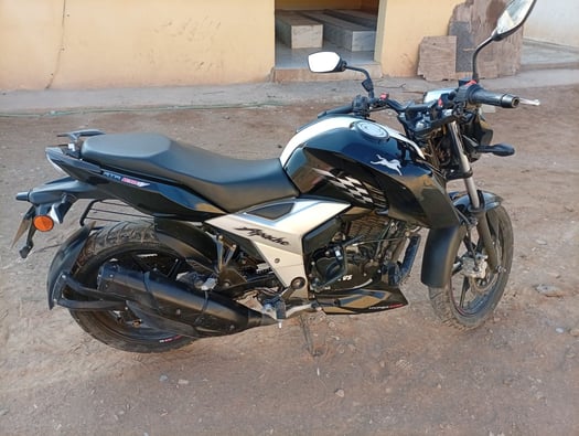 Moto TVS 160, modèle récent, en bon état