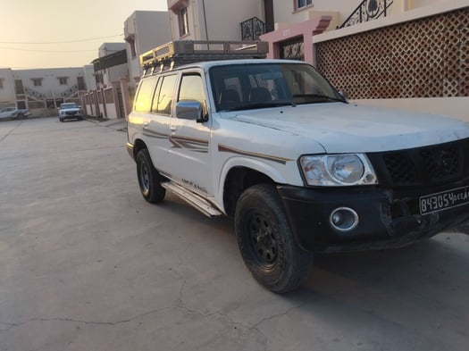 Nissan Patrol Y61 2010 diesel 4x4 boîte manuelle blanc