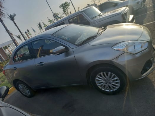 Suzuki Dzire 2021 gris bien entretenue