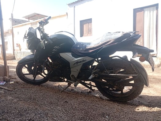 Moto TVS Apache RTR 160 4V en parfait état