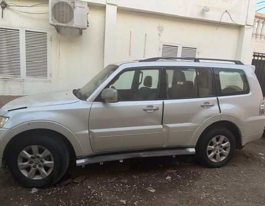 Mitsubishi Pajero 2012 diesel boîte automatique à Djibouti