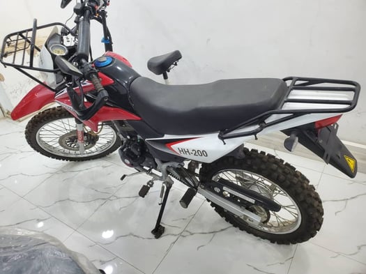 Honda XR 200 Cross, moto immatriculée en bon état