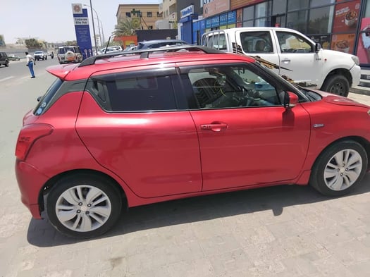 Suzuki Swift 2018 essence, climatisée, excellent état modèle hybride
