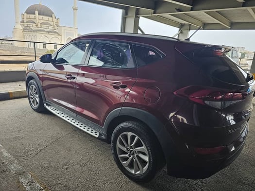 4 Voitures en excellent état à vendre HYUNDA TICSON -TOYOTA FORTUNER VXR 2020 AUTOMATIQUE & KIA k3 AUTOMATIQUE & Hyundai SANTA FE 2016