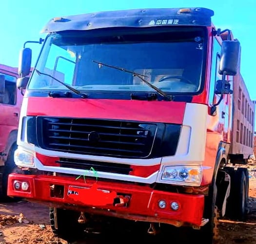 Camion Sinotruk en bon état avec moteur intact
