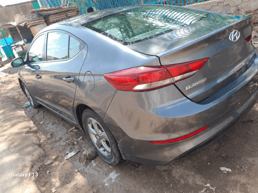 Hyundai Elantra 2018, essence, boîte manuelle