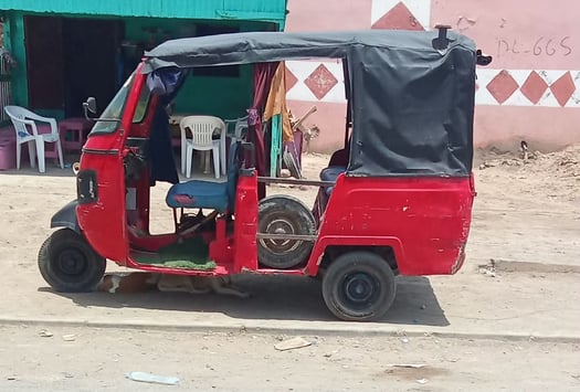 Tricycle Bajaj en bon état