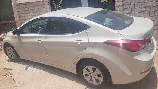 Hyundai Elantra boîte automatique, bien entretenue