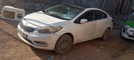 Kia K3 2015 blanche diesel boîte automatique berline compacte