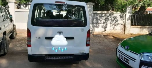 Minibus 2023 en très bon état, idéal transport personnes