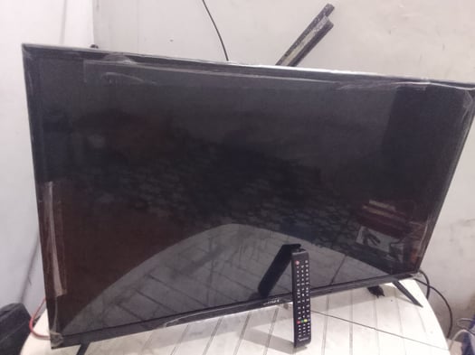 Smart TV 43 pouces quasi neuve avec emballage d\'origine