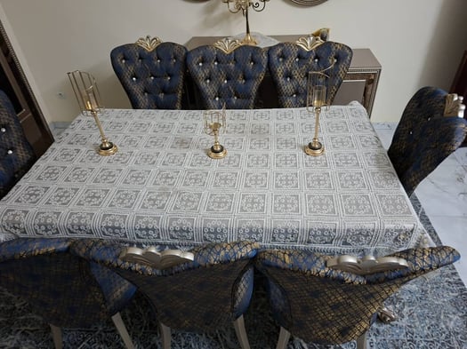 Table à manger 8 places avec living et accessoires en excellent état