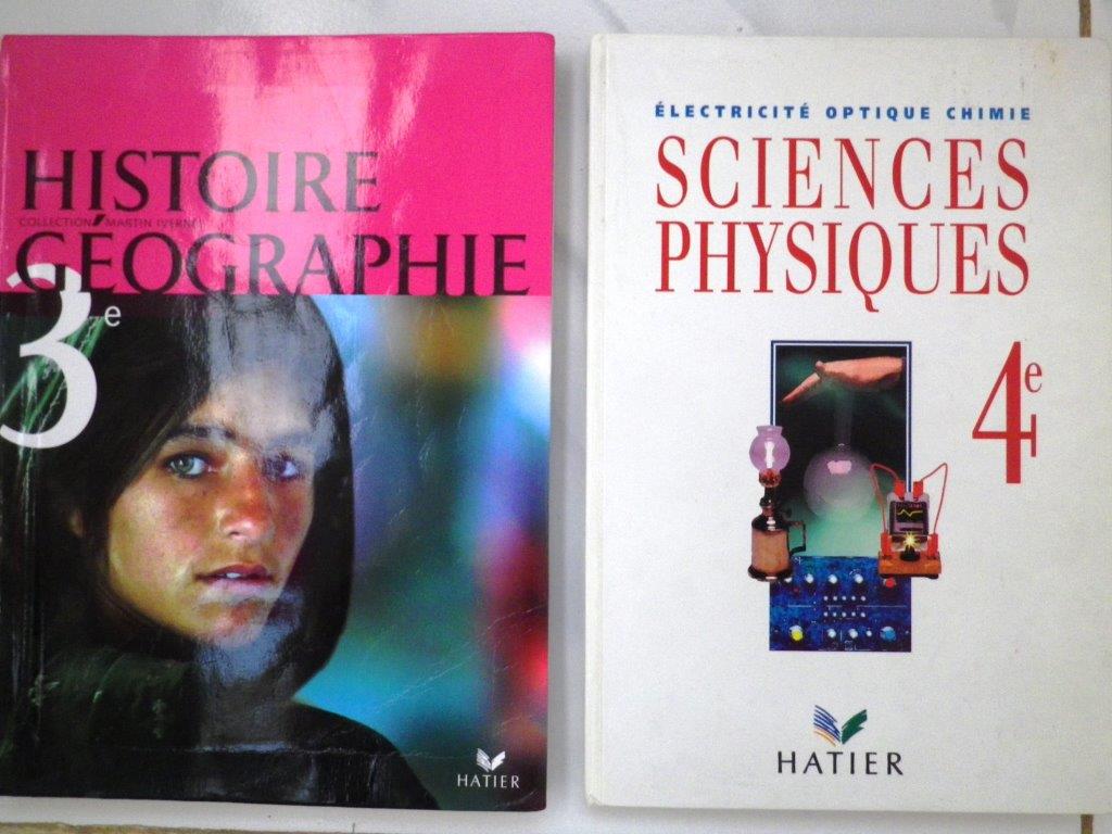 Livre Sciences Physiques 4ème et livre d'Histoire/Géo de 3ème quasi