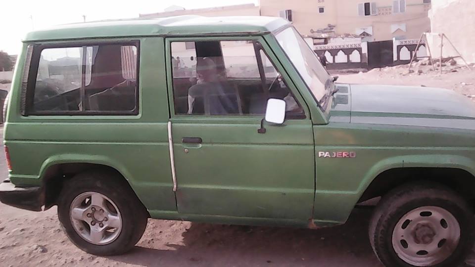 Mitsubishi PAJERO ancien model à Djibouti