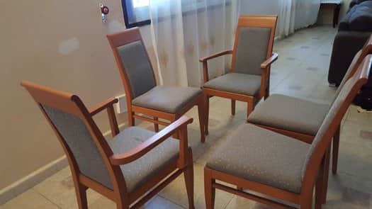 6 chaises presque neuves