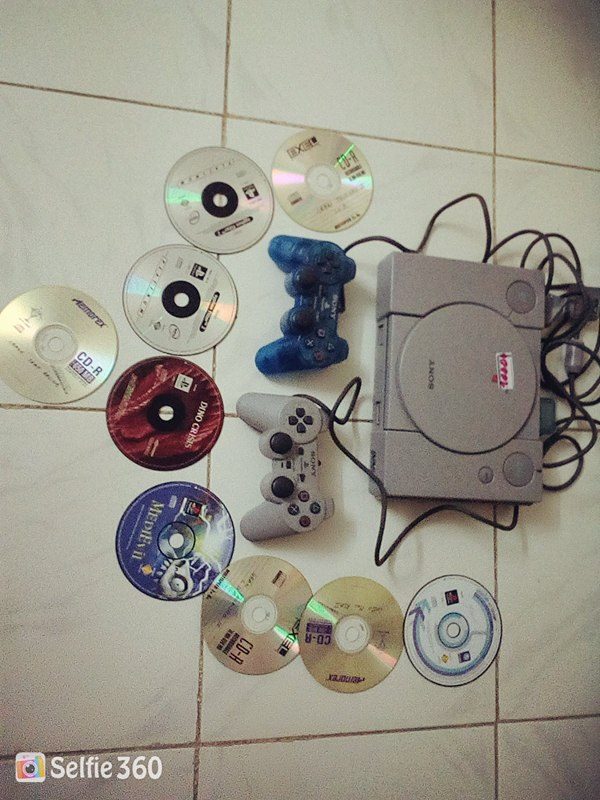 Lot Console ps2 + 4 manettes +11 jeux et accessoires - Consoles