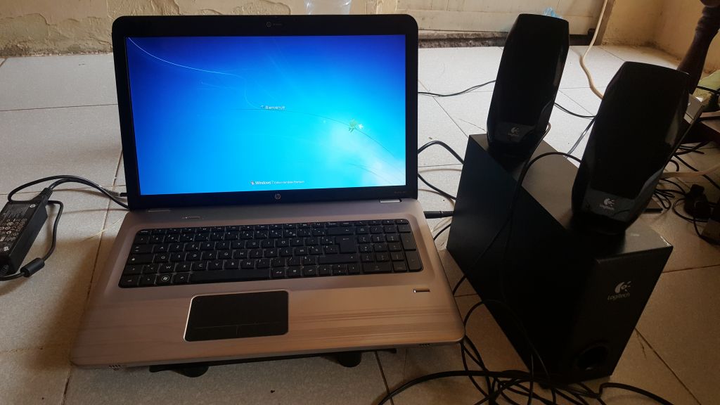 HP Pavilion dv7 Ordinateur portable robuste + Amplie Logitech Gratuit à