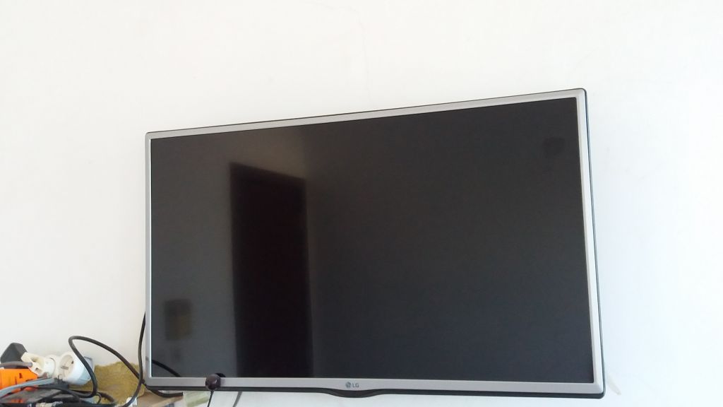 Tv LG ecran plat 32 pouces Neuve