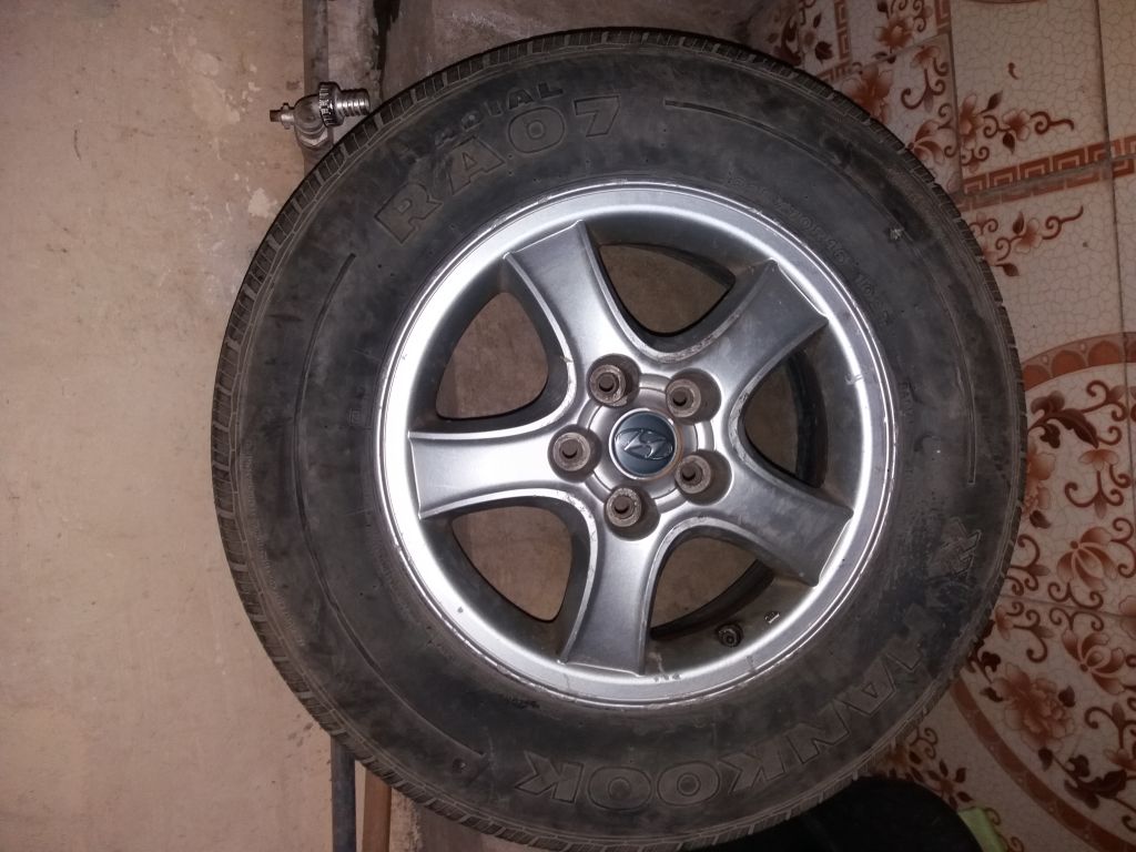 Pneu Hankook 225/70R16 Santa fe à Djibouti
