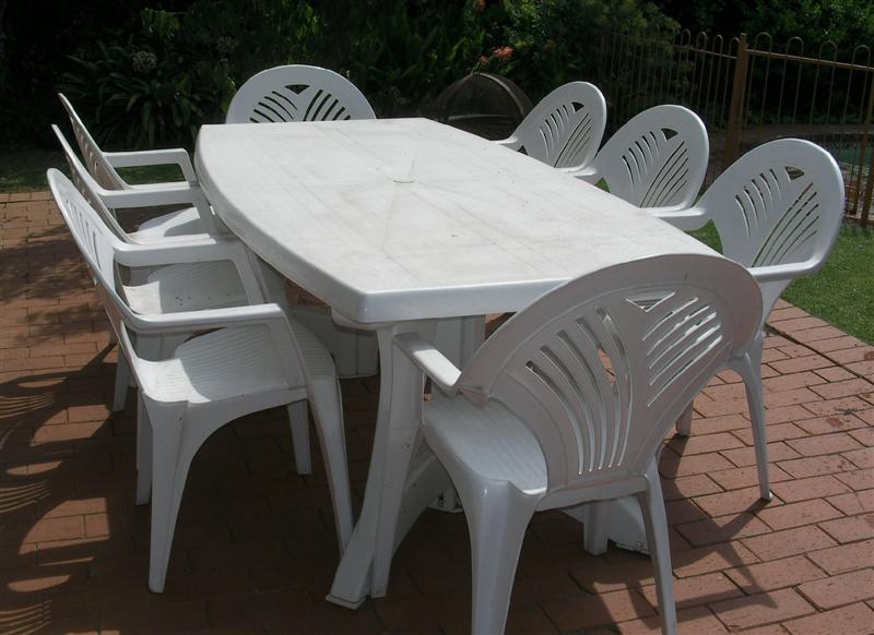Ensemble de Table plastique avec 4 chaises neuf à Djibouti