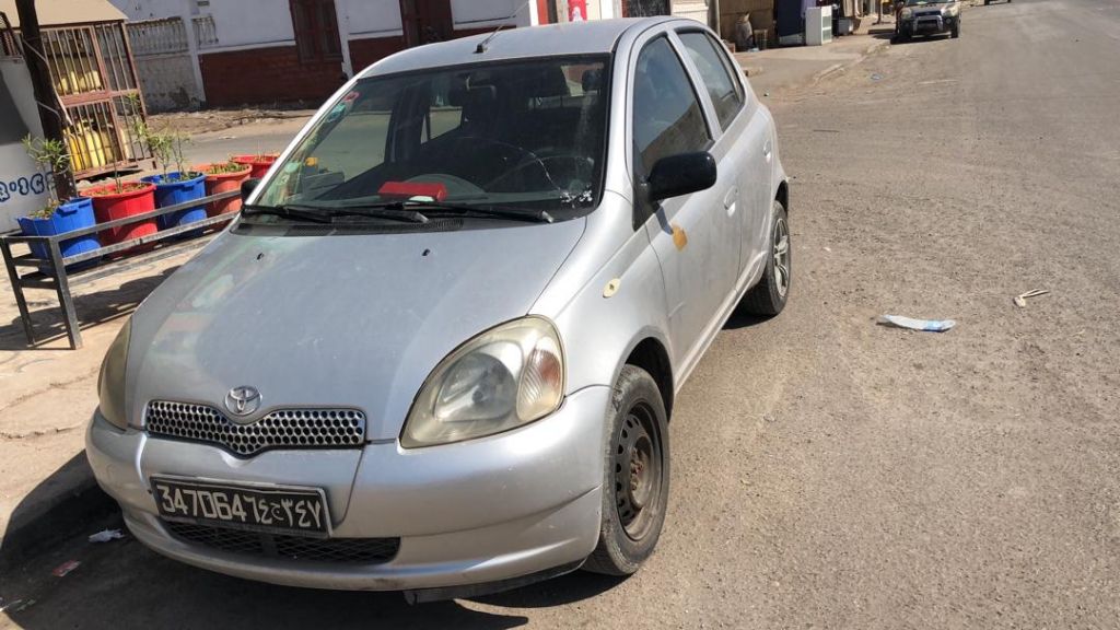 Toyota vitz 2003 год