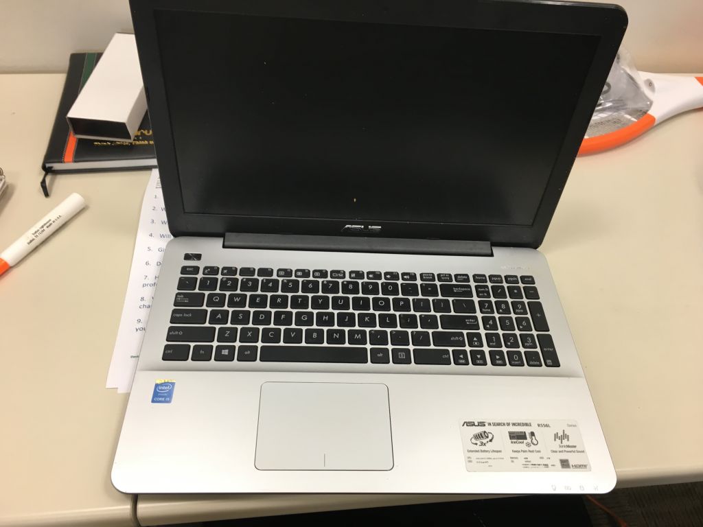 Laptop ASUS R556L