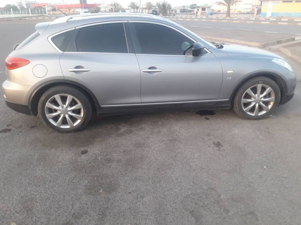 VÉHICULE A VENDRE MODEL INFINI Q50 ANNEE 2017