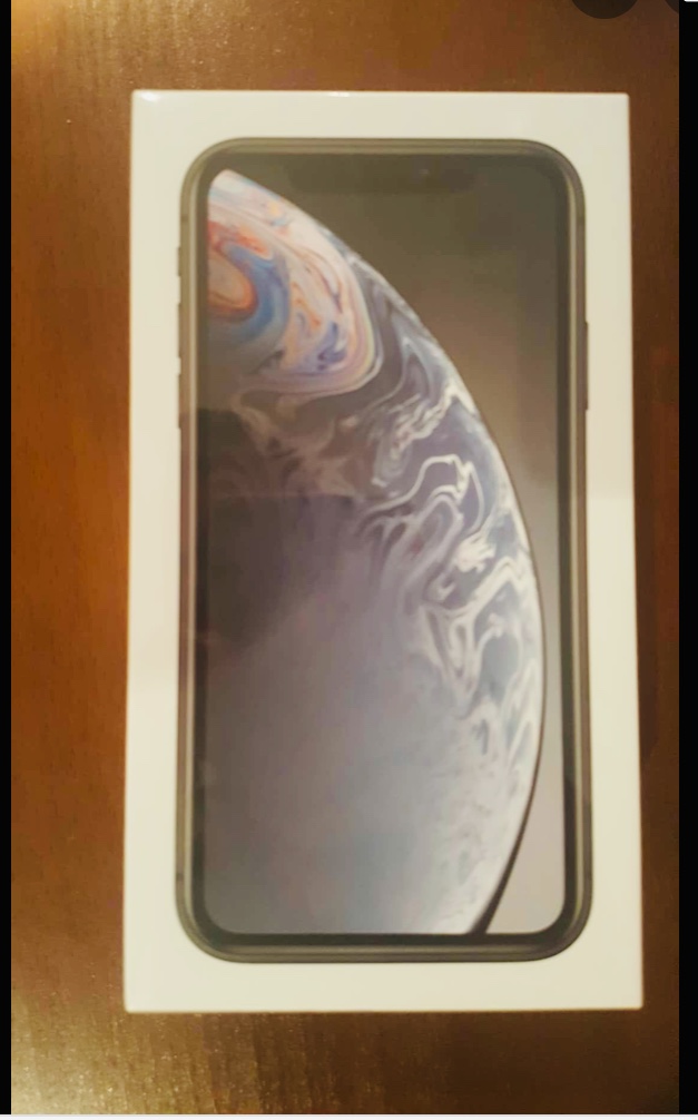 iPhone XR noir neuf dans son emballage