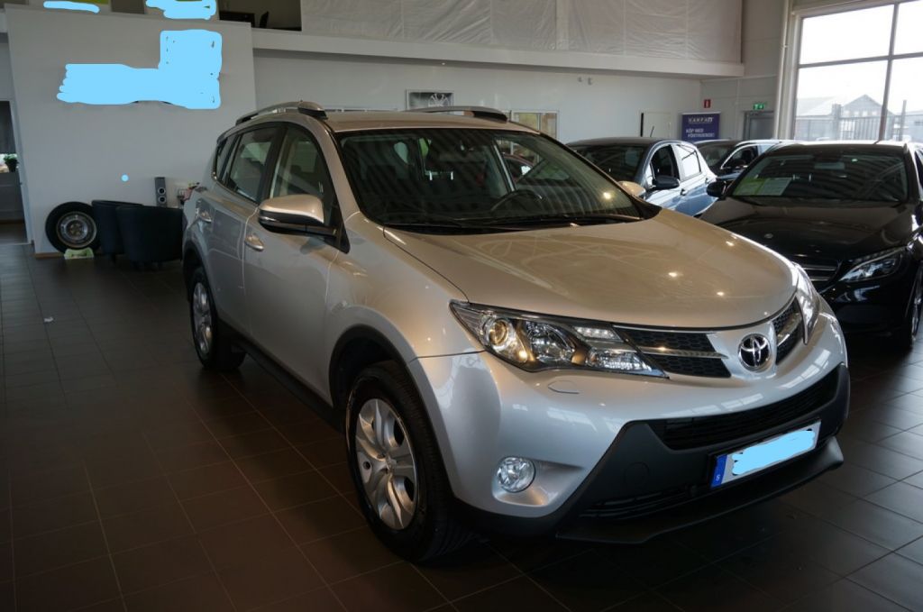 Suede / Toyota Rav4 2.0 D4D Model annee 2015 4x4 avec kilometrage 11700 à Djibouti