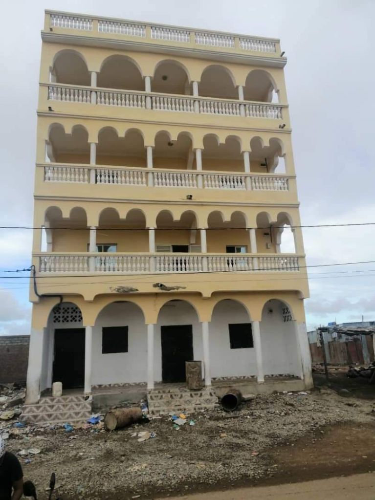 Apartment F4 and shop PK12 à Djibouti