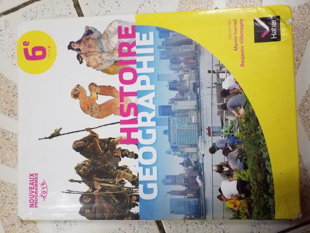 Livre d\'histoire géographie 6e