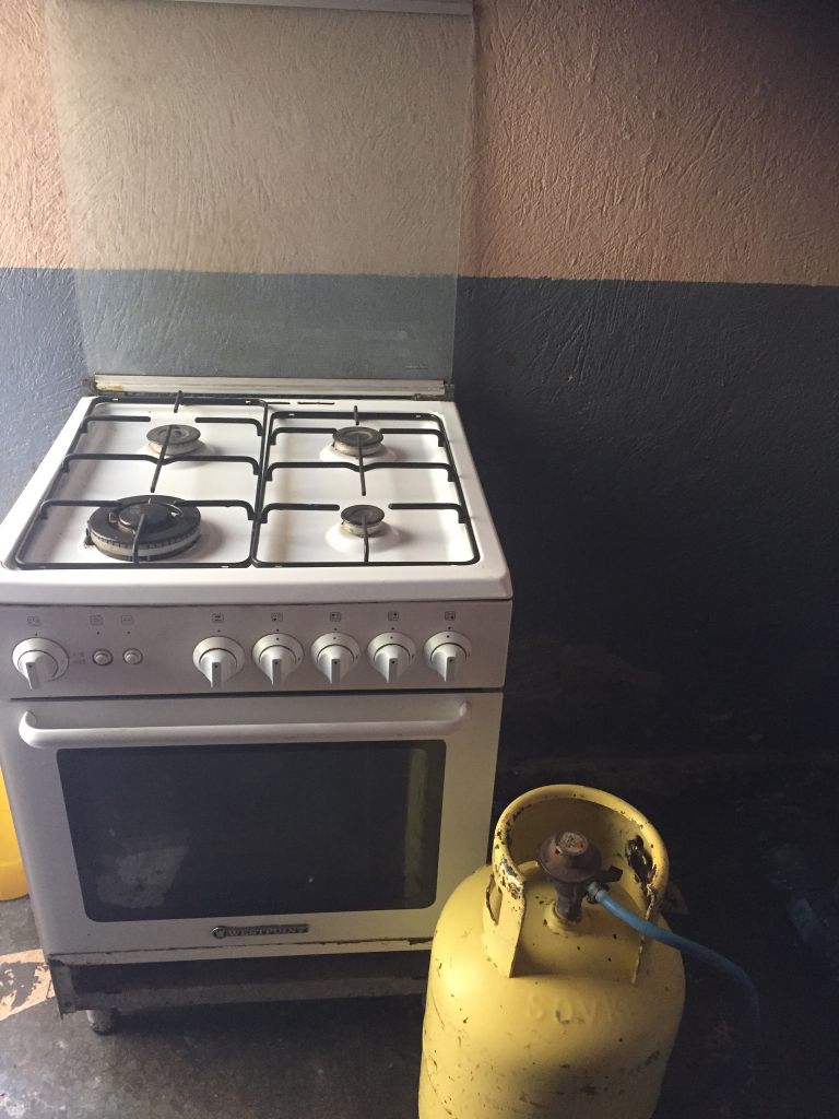 Cuisinière WestPoint Avec a gaz tank