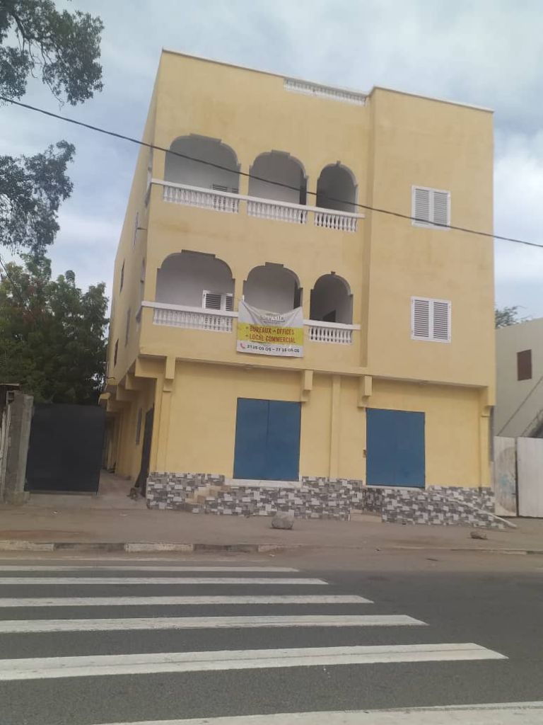 Location d\'espaces bureaux F2 et F3 et commerciaux