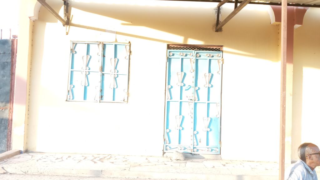 location local commercial