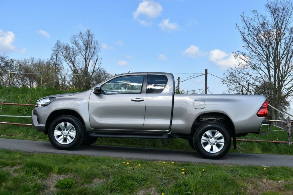 Hilux xtra Cabin 4x4 diesel