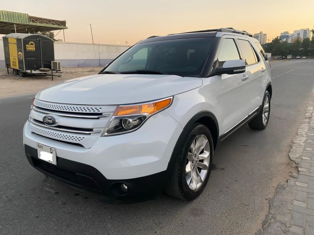 Voiture FORD EXPLORER avec 1 an d\'assurance