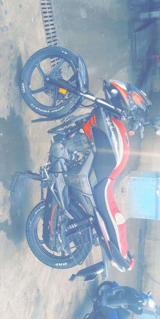 Moto hero