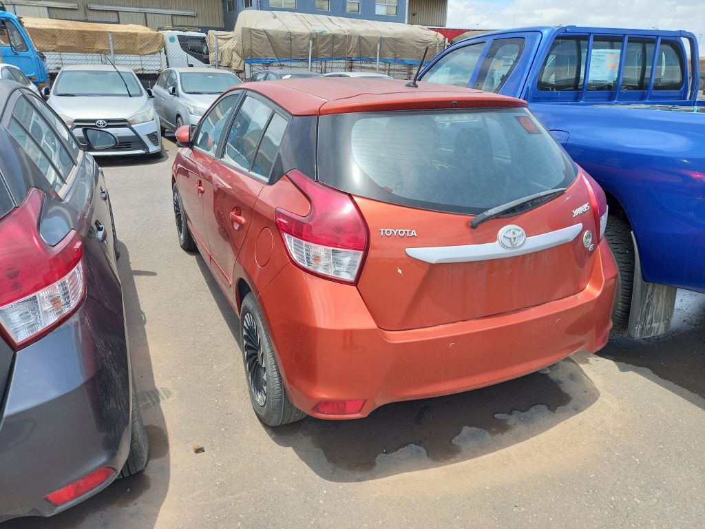 Toyota Yaris Orange 2014