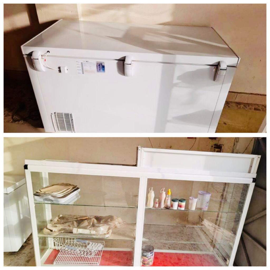 Frigo et meuble en verre