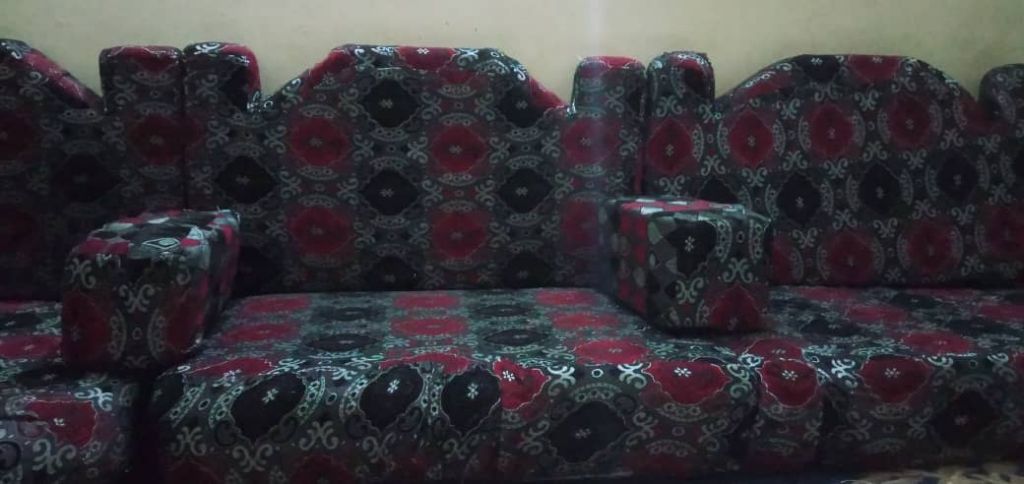 Jolis salon presque neufs + leurs tapis