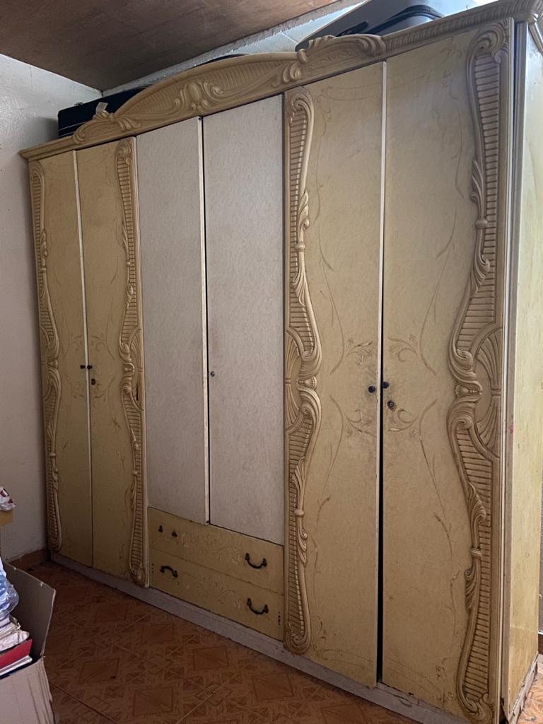 Très grande armoire