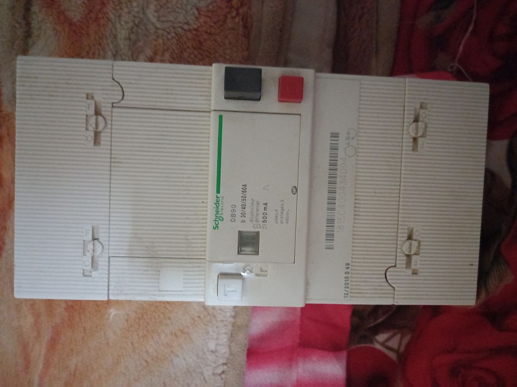 Un disjoncteur de branchement -Schneider