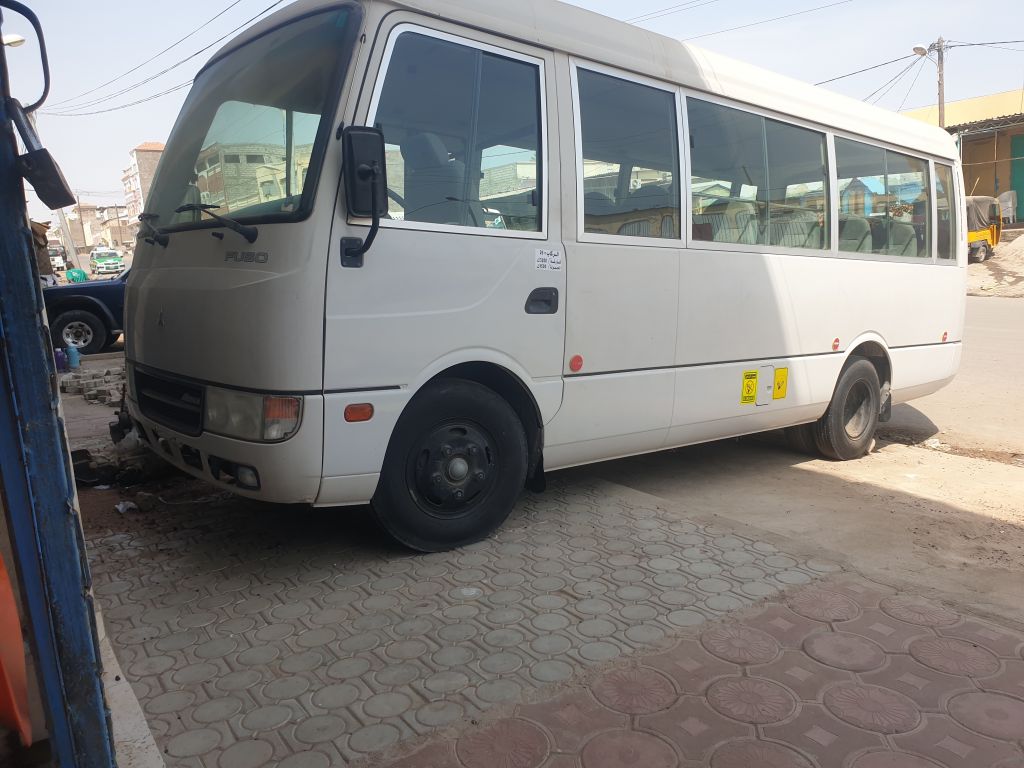 Bus de 25 places Mitsubishi fuso
