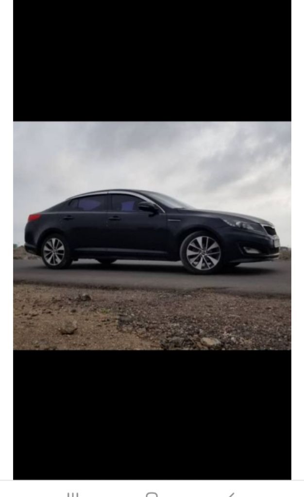 Location et vente d\'une berline noir luxueuse