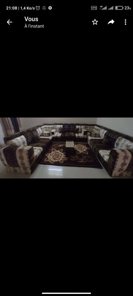 Salon et tapis et rideau