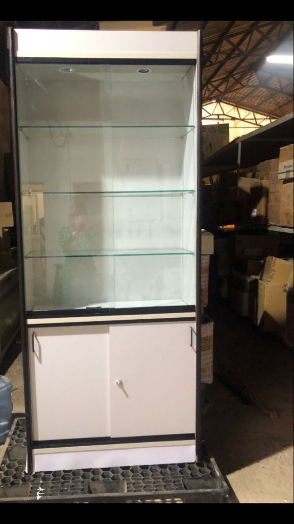 Armoire vitrine bon état