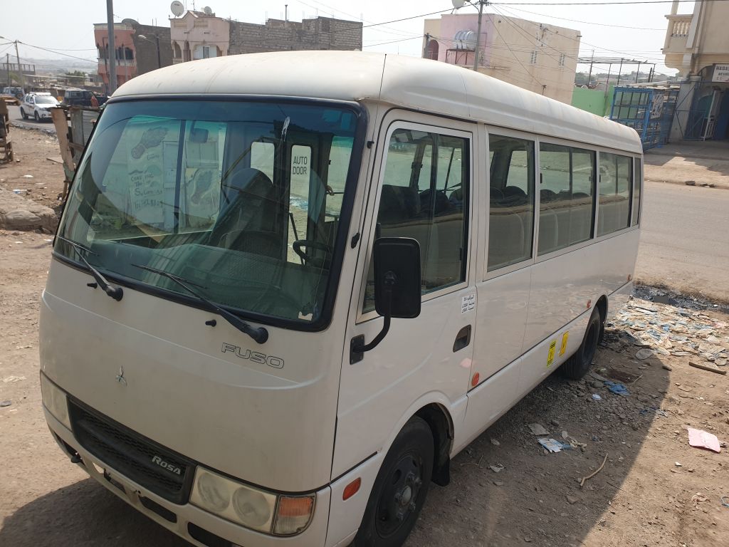 Bus de 25 places Mitsubishi fuso