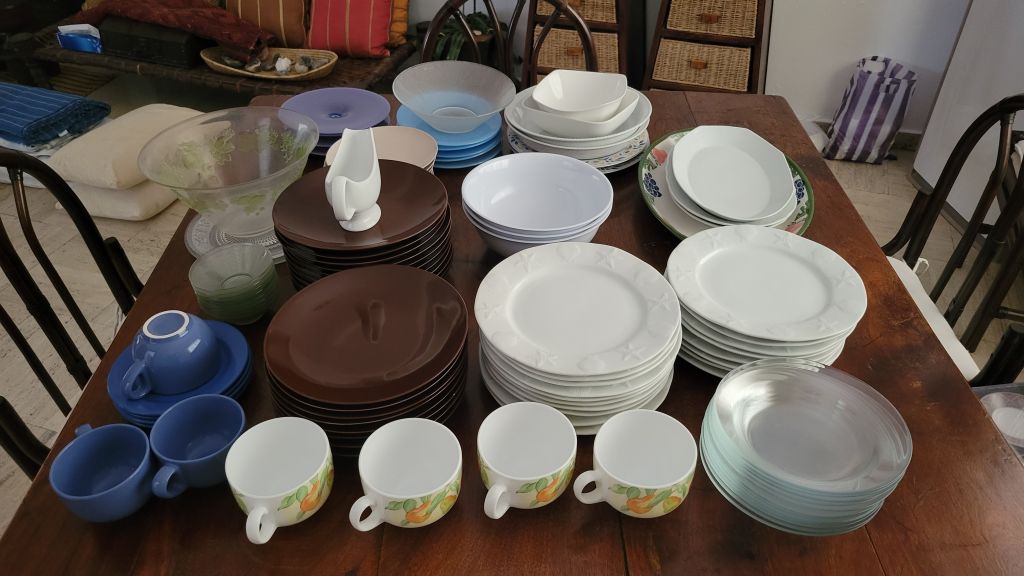 Service de vaisselle complet - Nombreuses pièces